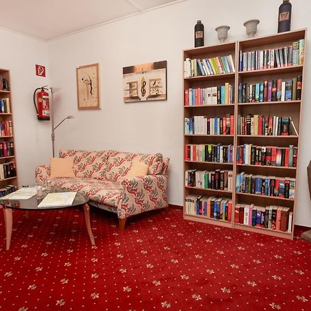 Hotel Kuenstleralm คาพรูน ภายนอก รูปภาพ