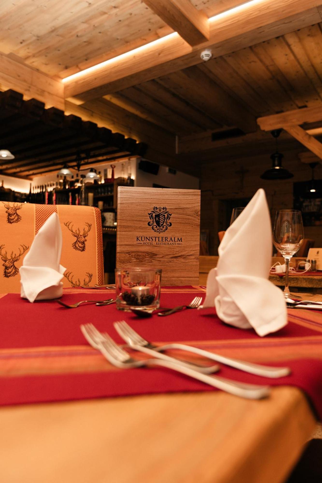 Hotel Kuenstleralm คาพรูน ภายนอก รูปภาพ