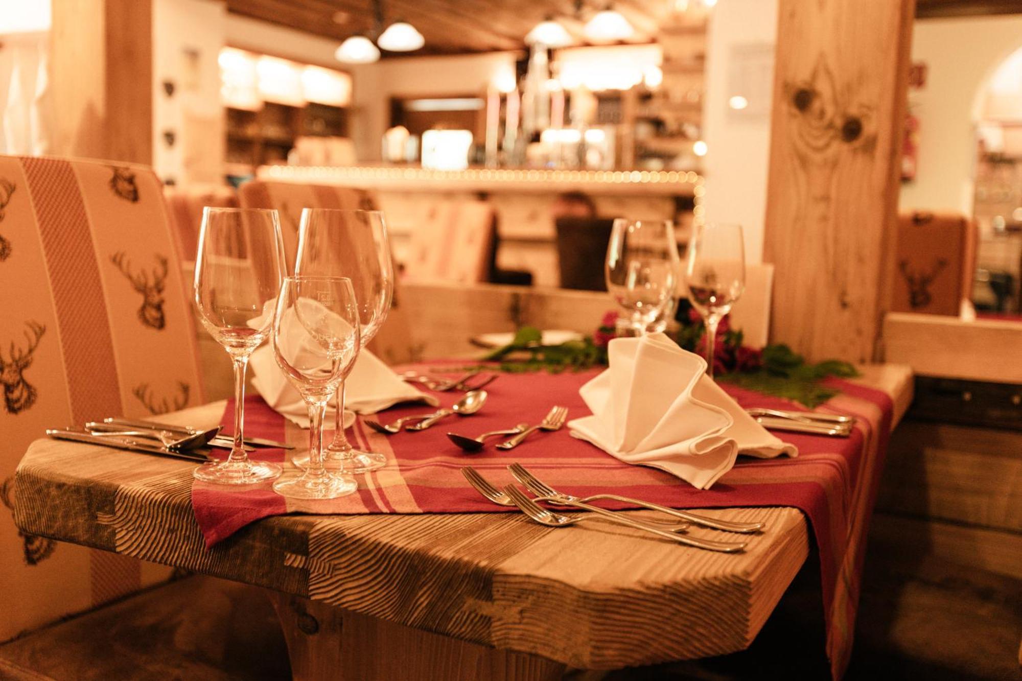 Hotel Kuenstleralm คาพรูน ภายนอก รูปภาพ