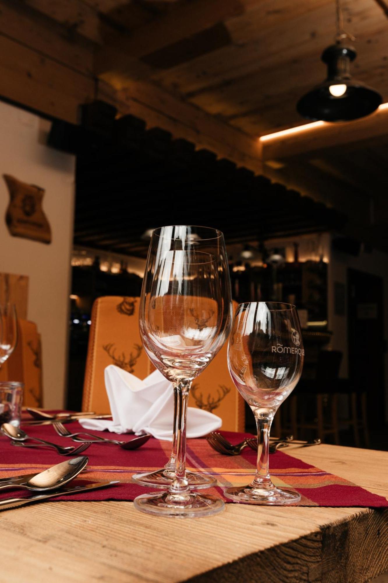 Hotel Kuenstleralm คาพรูน ภายนอก รูปภาพ