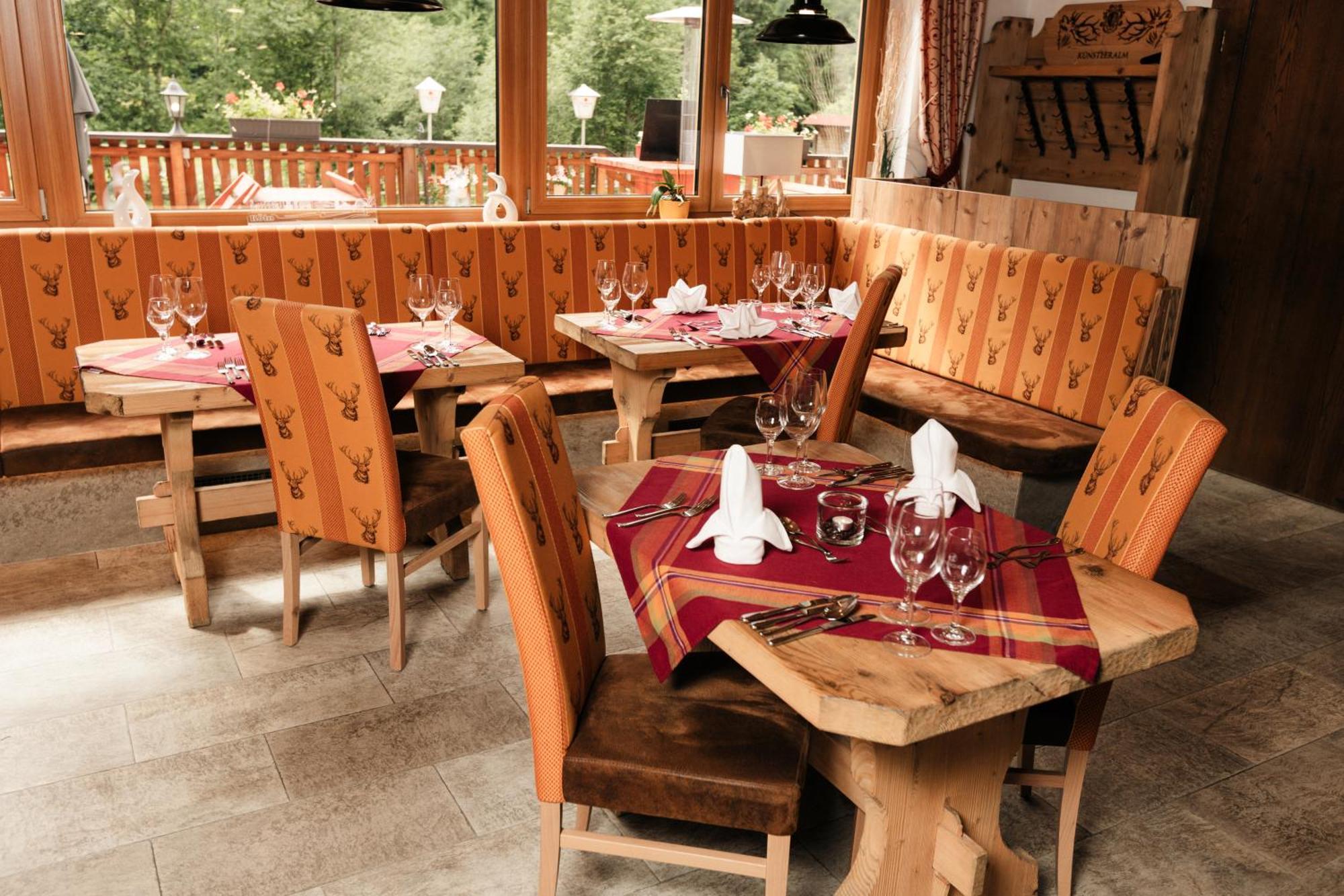 Hotel Kuenstleralm คาพรูน ภายนอก รูปภาพ