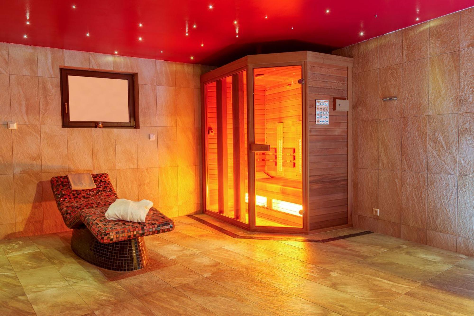 Hotel Kuenstleralm คาพรูน ภายนอก รูปภาพ