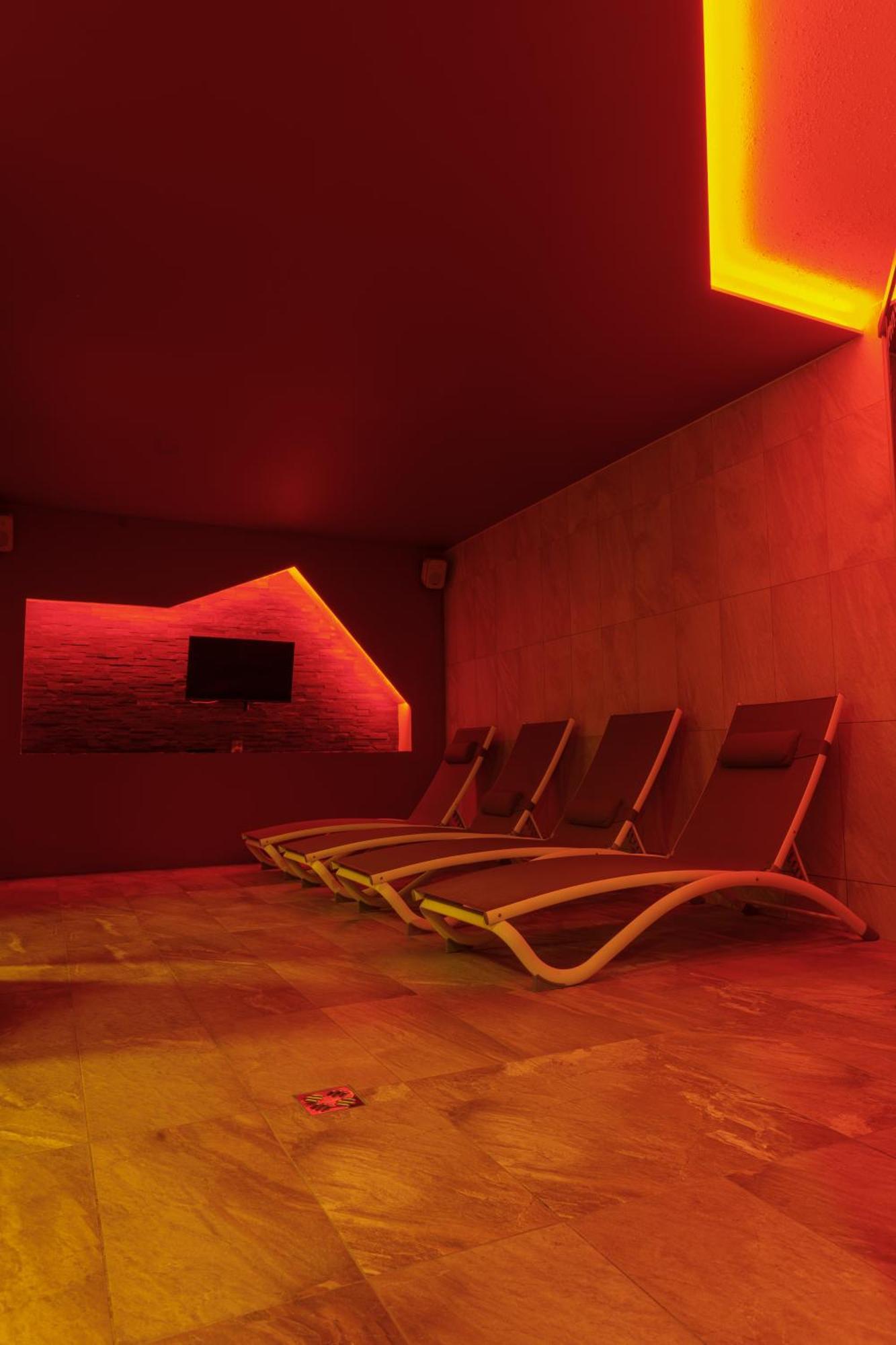Hotel Kuenstleralm คาพรูน ภายนอก รูปภาพ