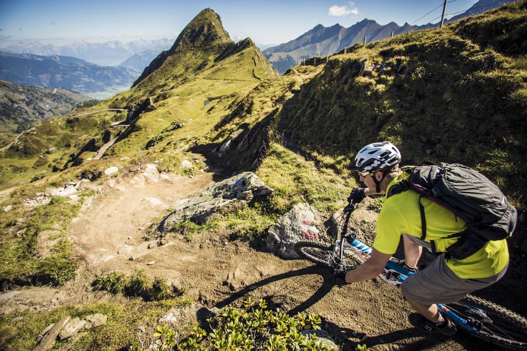 Hotel Kuenstleralm คาพรูน ภายนอก รูปภาพ