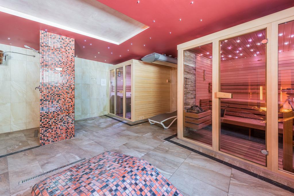 Hotel Kuenstleralm คาพรูน ภายนอก รูปภาพ