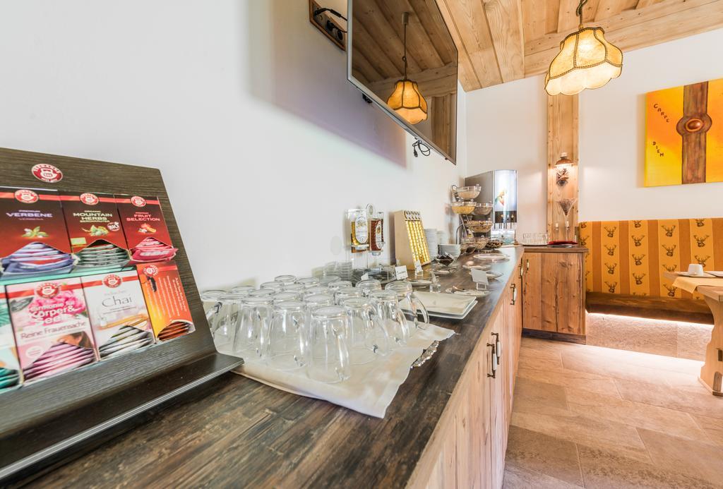 Hotel Kuenstleralm คาพรูน ภายนอก รูปภาพ