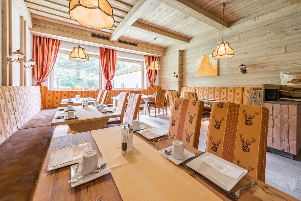 Hotel Kuenstleralm คาพรูน ภายนอก รูปภาพ