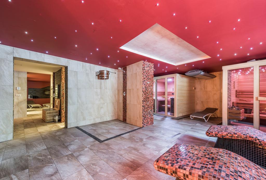 Hotel Kuenstleralm คาพรูน ภายนอก รูปภาพ