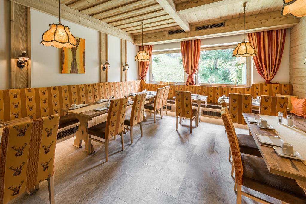 Hotel Kuenstleralm คาพรูน ภายนอก รูปภาพ
