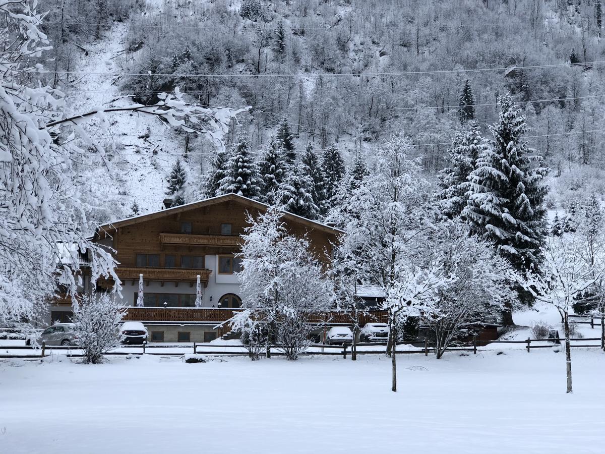 Hotel Kuenstleralm คาพรูน ภายนอก รูปภาพ