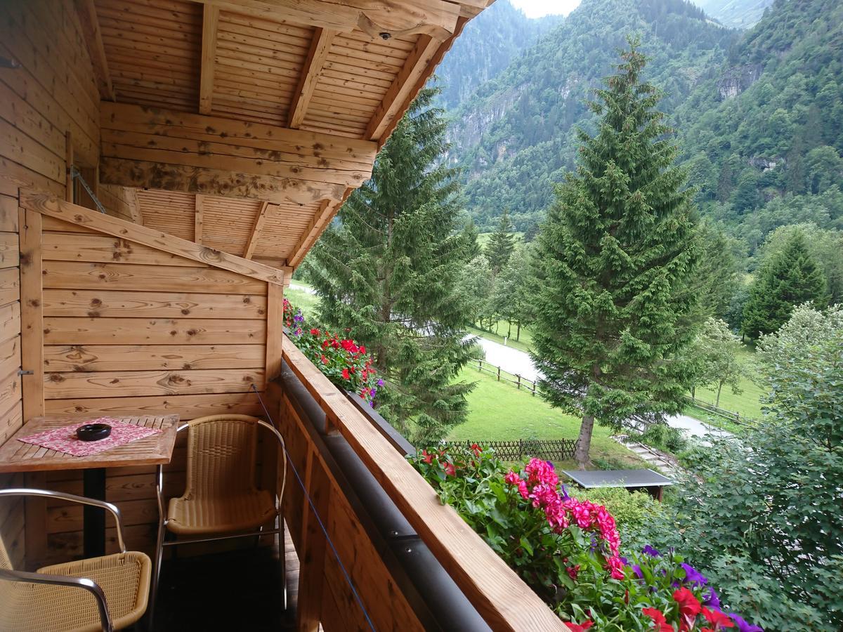 Hotel Kuenstleralm คาพรูน ภายนอก รูปภาพ